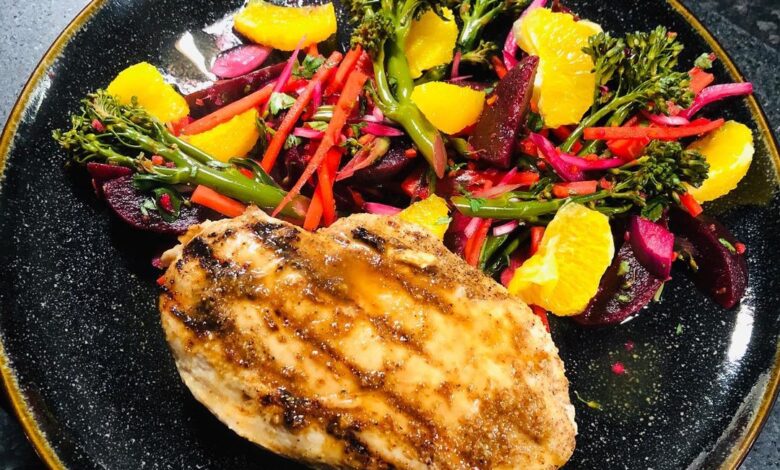 Chicken with orange and oriental spices with a broccoli carrot