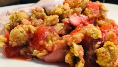 Rhubarb Strawberry Streusel served with yoghurt Topping made with