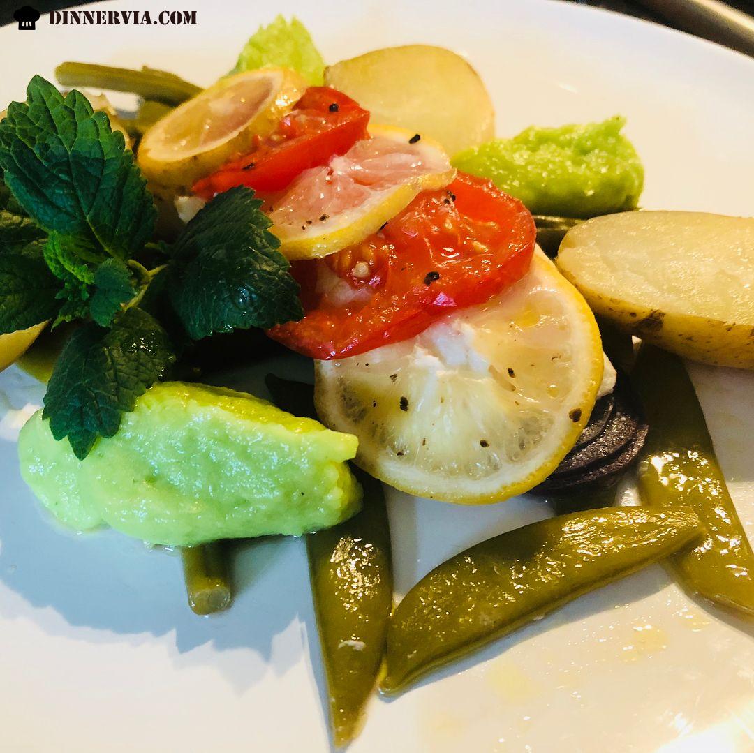 Cod loin en papillote with sugarsnaps, inexperienced beans, purple onions, vine tomatoes, c...