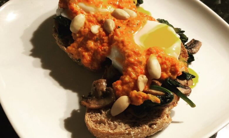 Delicious Poached Eggs, Mushrooms & Spinach on Rye Bread Recipe
