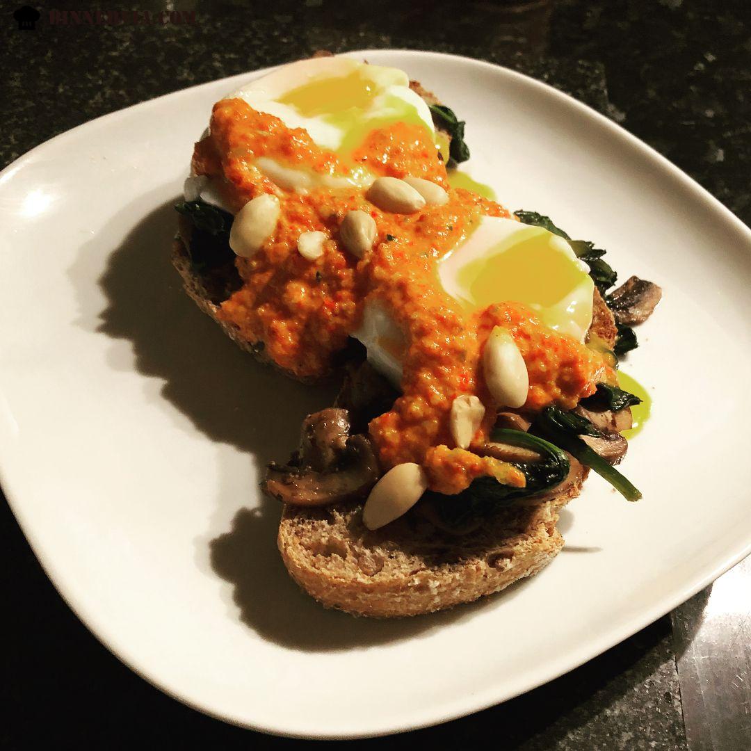  Delicious Poached Eggs, Mushrooms & Spinach on Rye Bread Recipe
