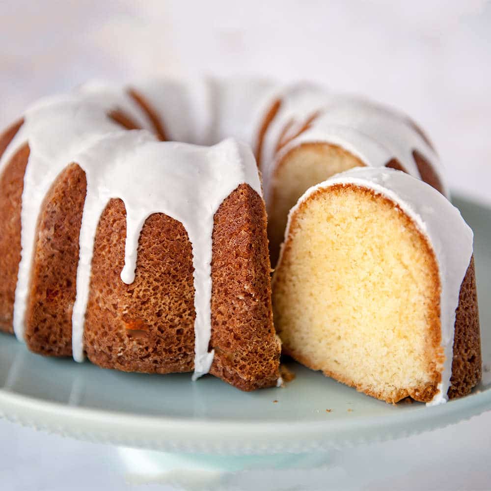 vanilla bundt cake recipe featured